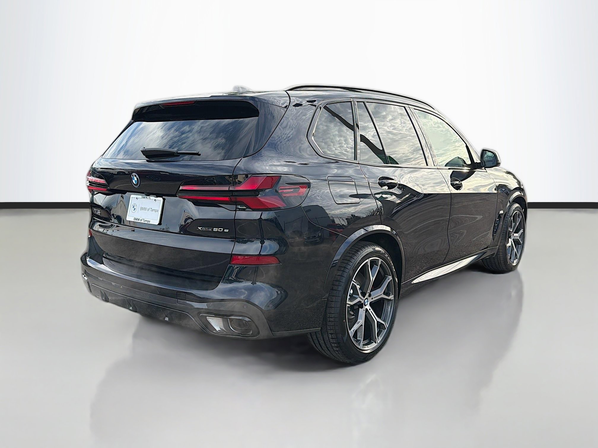New 2026 BMW X5 xDrive50e w/ Executive Package image 3