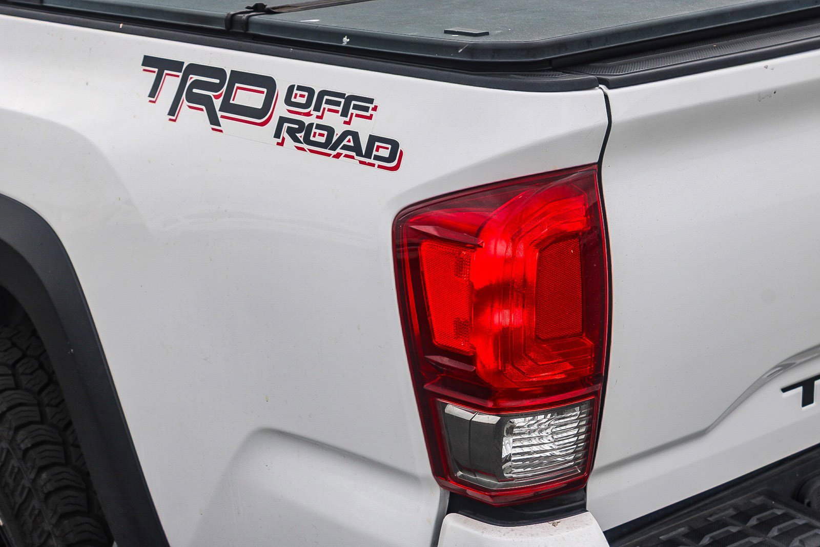 Used 2017 Toyota Tacoma TRD Off-Road image 11