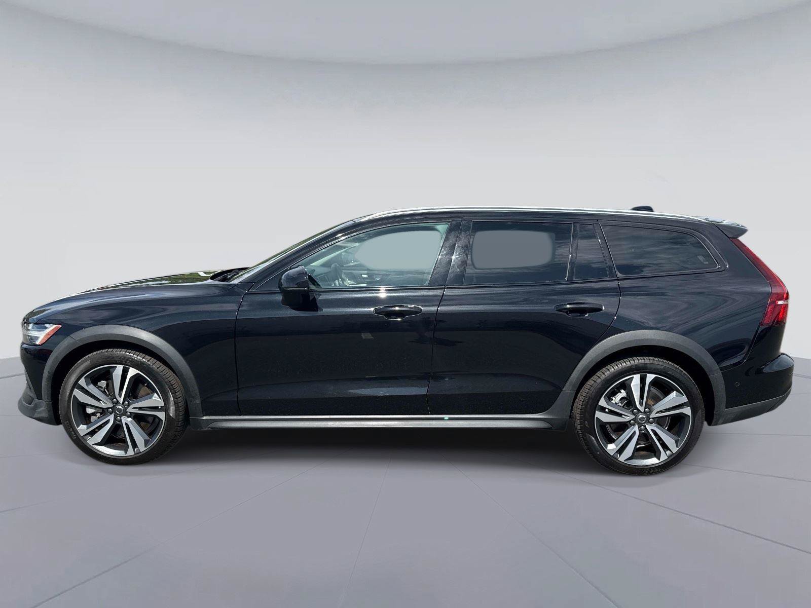 Used 2025 Volvo V60 B5 Cross Country Plus AWD/4WD image 7