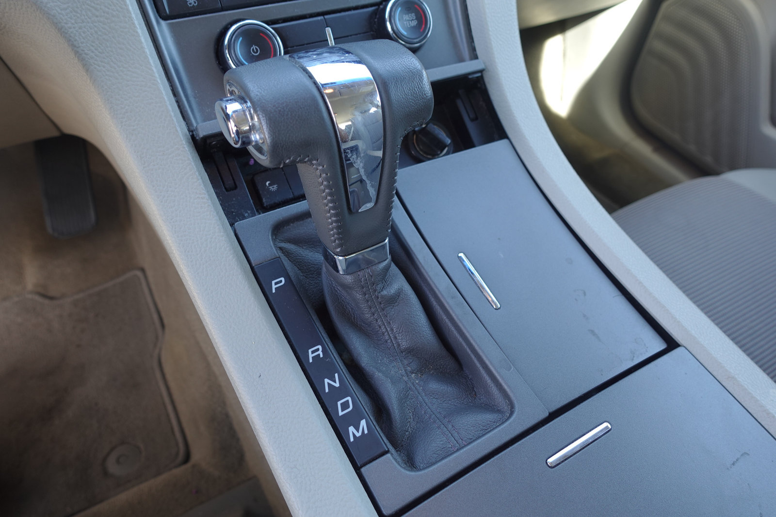 Used 2012 Ford Taurus SEL FWD image 20