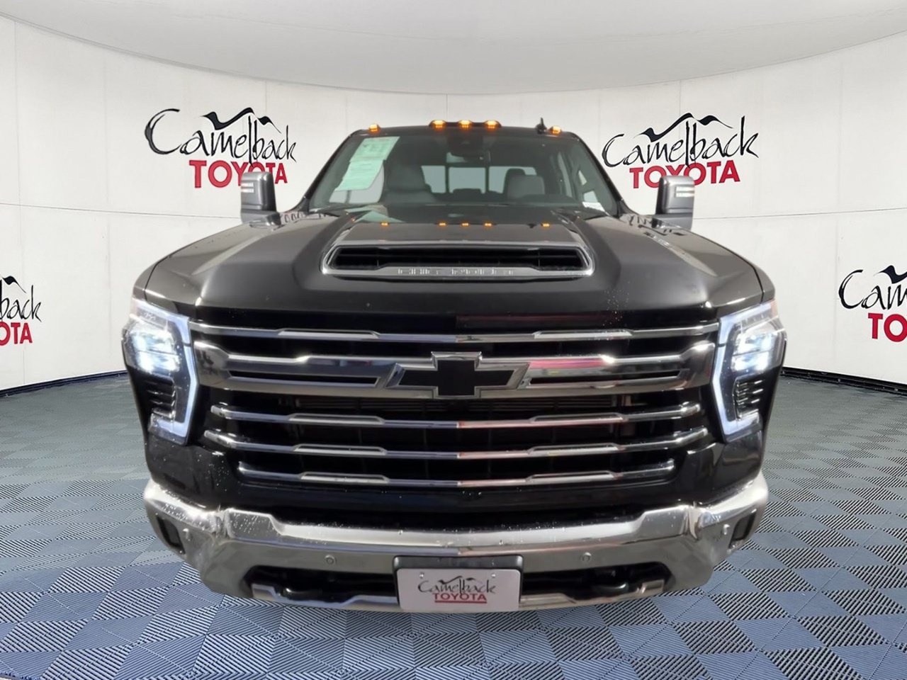Used 2025 Chevrolet Silverado 3500 LTZ w/ LTZ Convenience Package AWD/4WD image 5