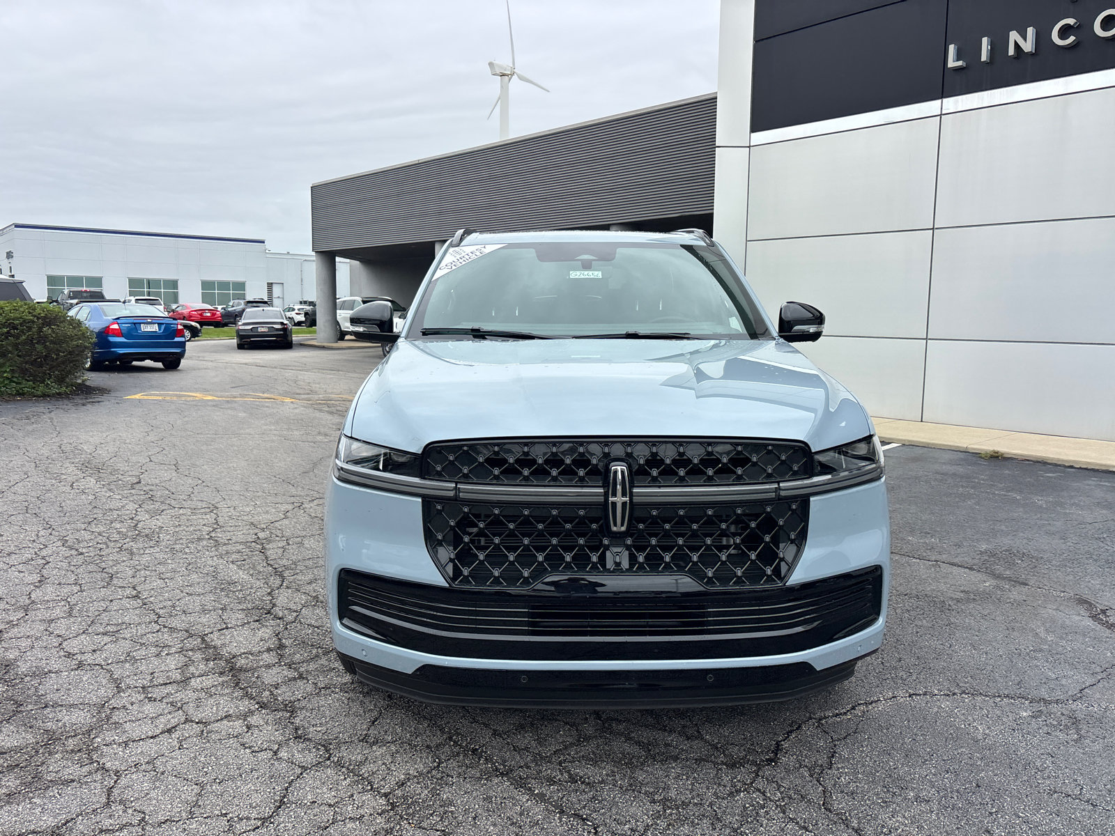New 2026 Lincoln Navigator Reserve w/ Jet Appearance Package AWD/4WD image 2