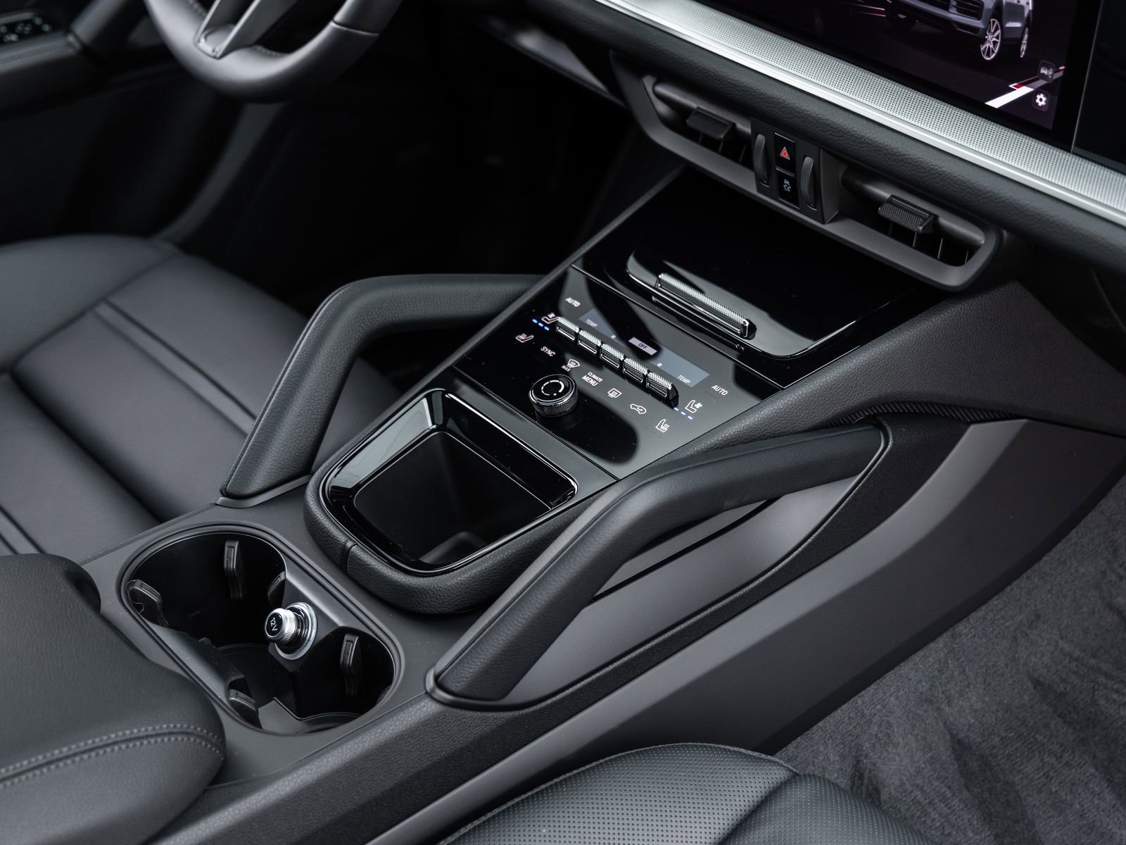 New 2026 Porsche Cayenne Coupe image 34