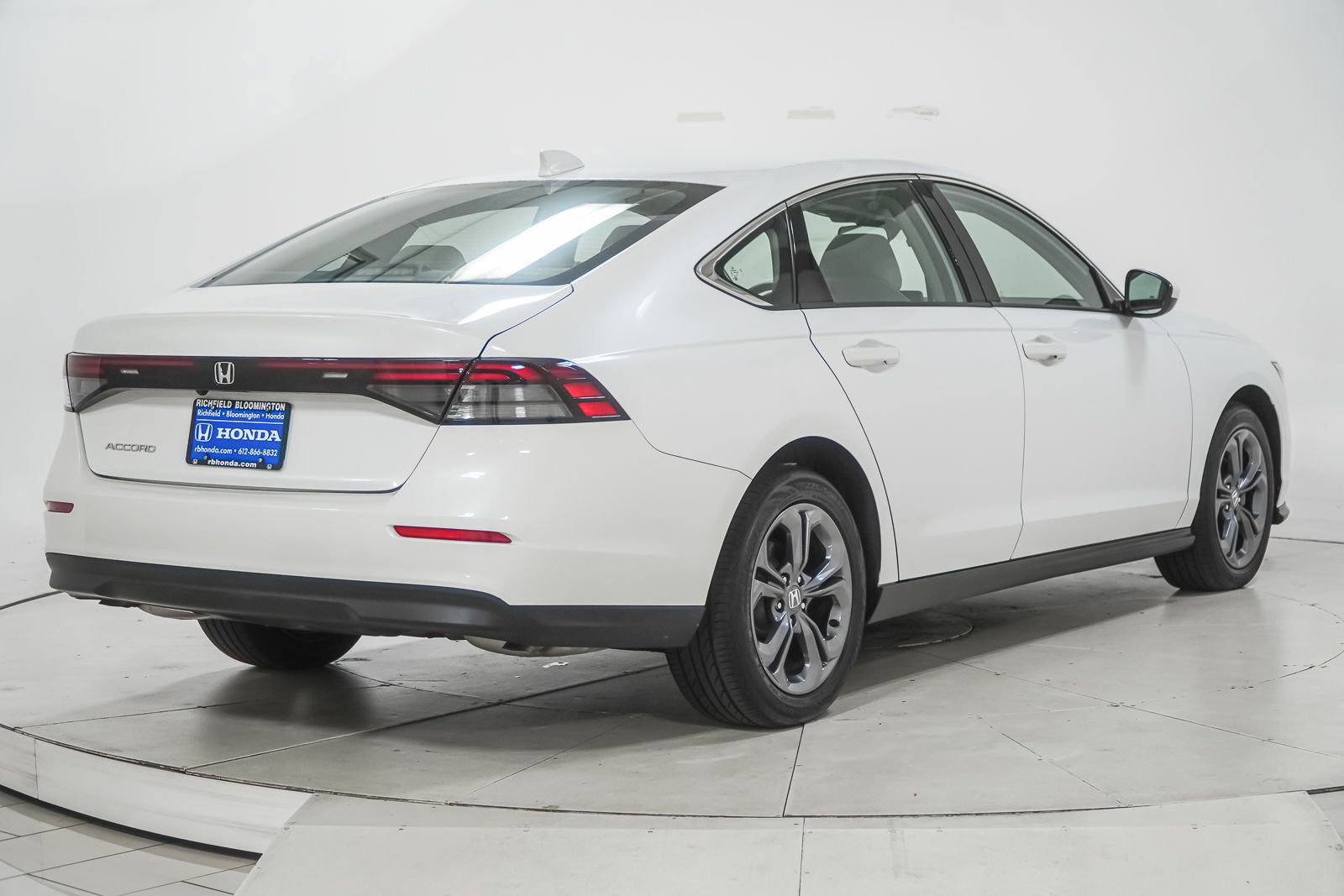 Used 2023 Honda Accord EX image 11