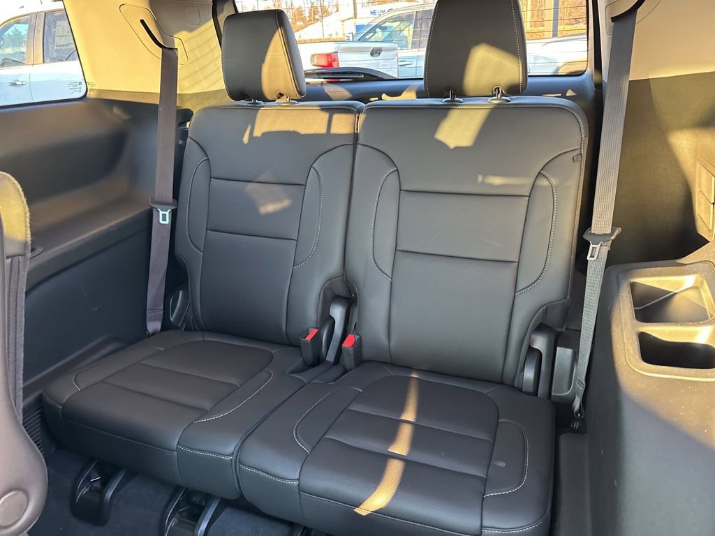 Certified 2023 GMC Acadia SLT w/ Preferred Package image 13