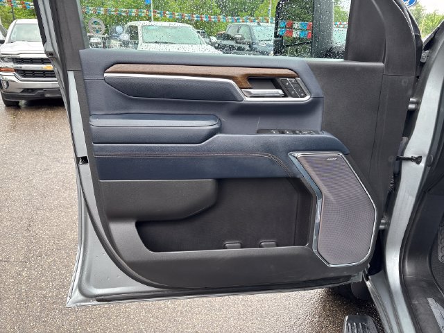 Used 2024 Chevrolet Silverado 2500 High Country w/ Technology Package AWD/4WD image 7