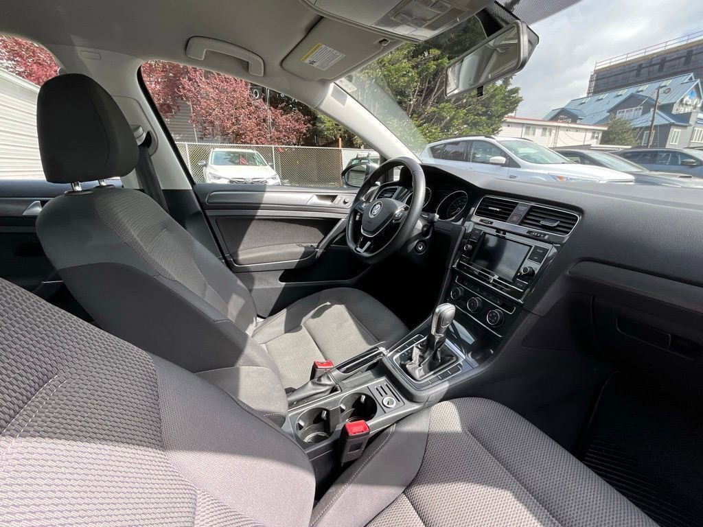 Used 2019 Volkswagen Golf S w/ Driver Assistance Package image 18