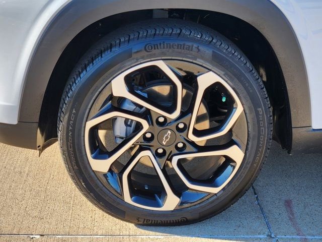 Used 2025 Chevrolet Trax RS w/ Sunroof Package image 17