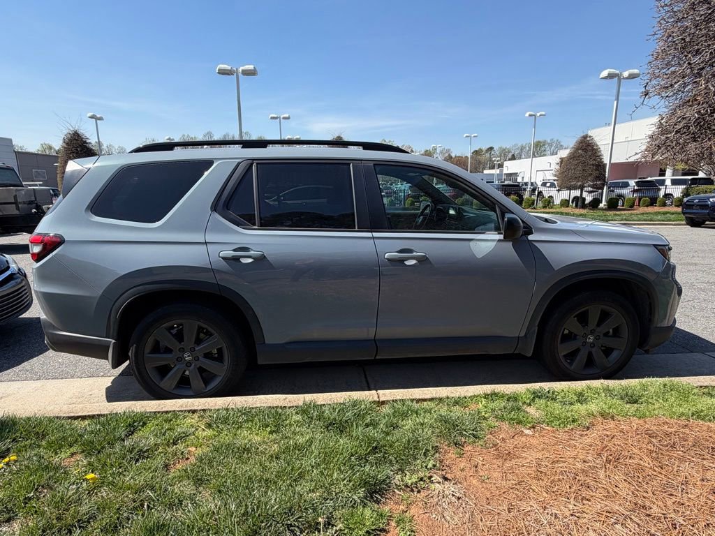 Used 2023 Honda Pilot Sport image 1