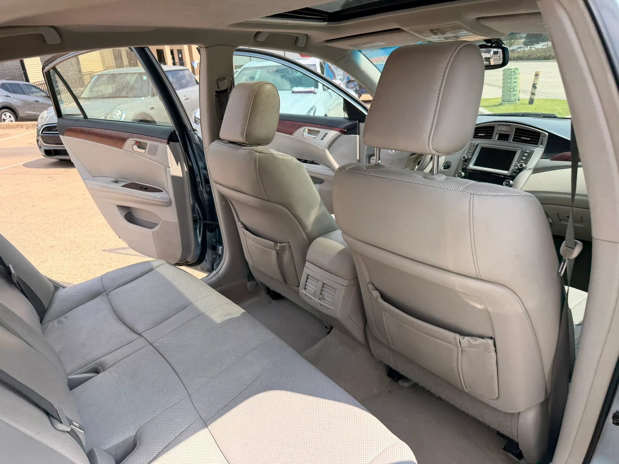 Used 2012 Toyota Avalon Limited FWD image 16