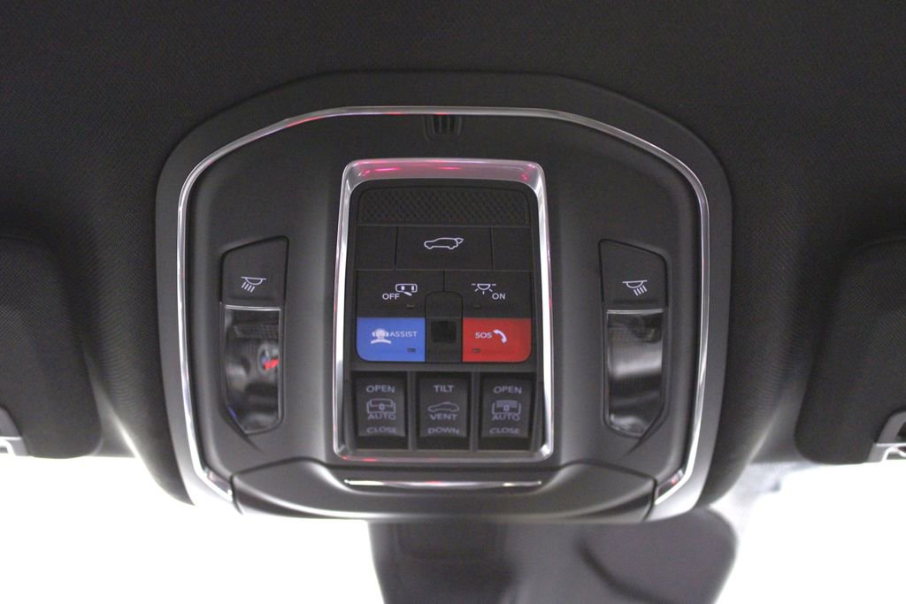 New 2025 Jeep Grand Cherokee Limited w/ Luxury Tech Group II image 24