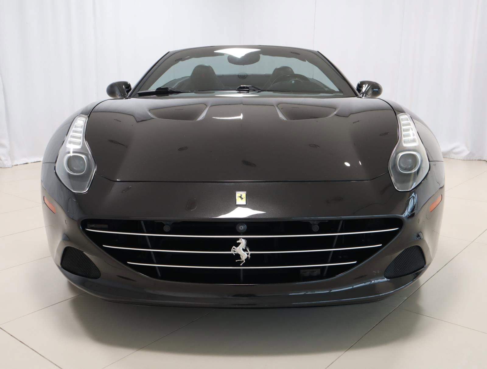 Used 2016 Ferrari California T image 5