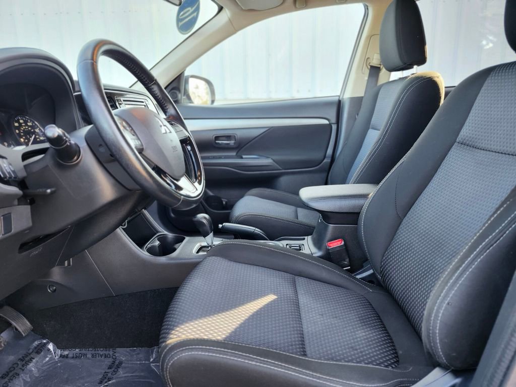 Used 2016 Mitsubishi Outlander AWD image 16