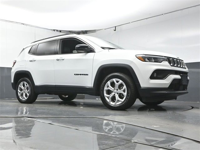 Used 2024 Jeep Compass Latitude image 37