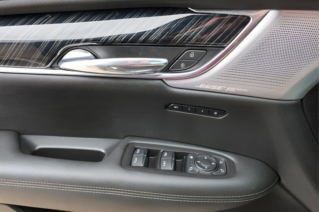 Used 2023 Cadillac XT6 Premium Luxury w/ Technology Package image 21