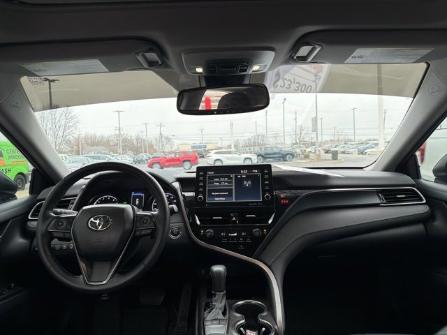 Used 2024 Toyota Camry SE image 11