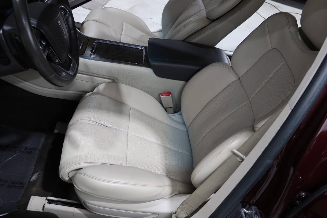 Used 2020 Lincoln Continental Reserve FWD image 16