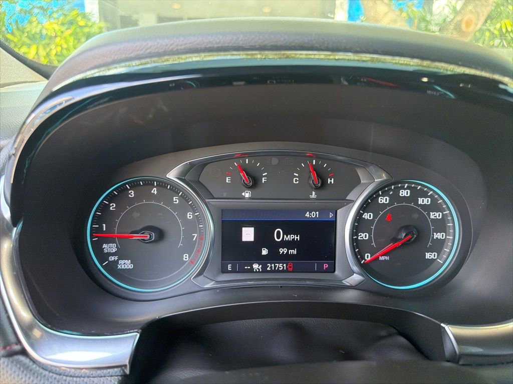 Used 2023 Chevrolet Traverse RS FWD image 2