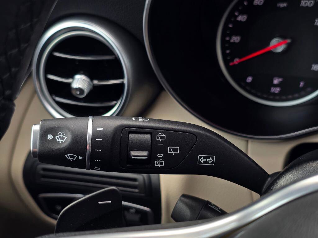 Used 2022 Mercedes-Benz GLC 300 image 40