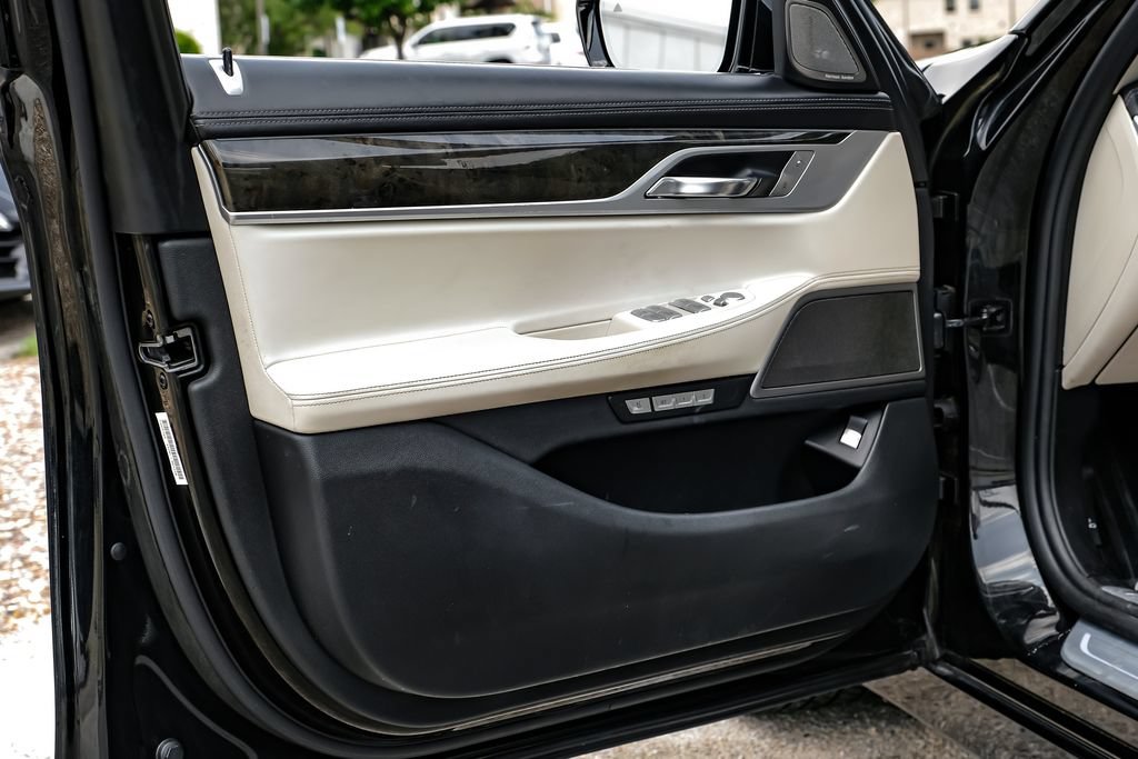 Used 2018 BMW 740i RWD image 36