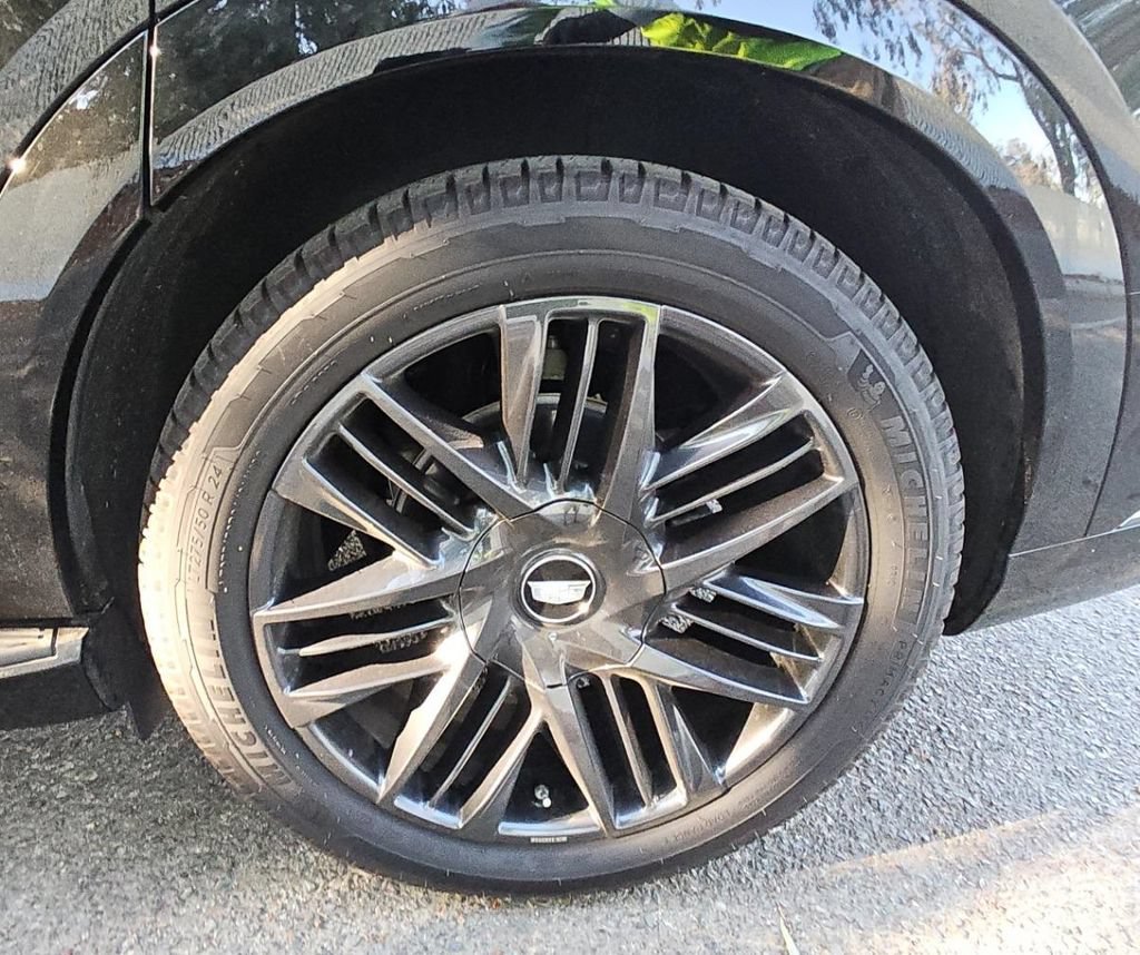 Used 2025 Cadillac Escalade IQ Sport 1 w/ LPO, ONYX Package AWD/4WD image 5