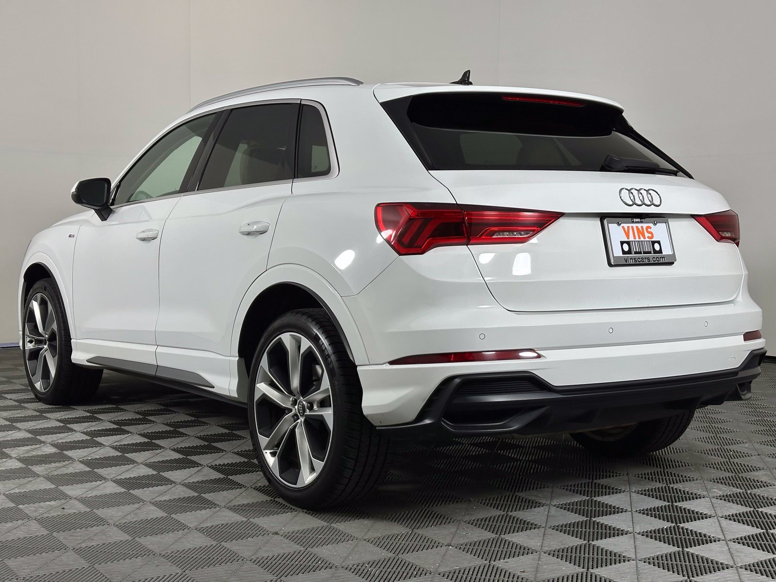 Used 2020 Audi Q3 2.0T Premium Plus w/ Premium Plus Package AWD/4WD image 32