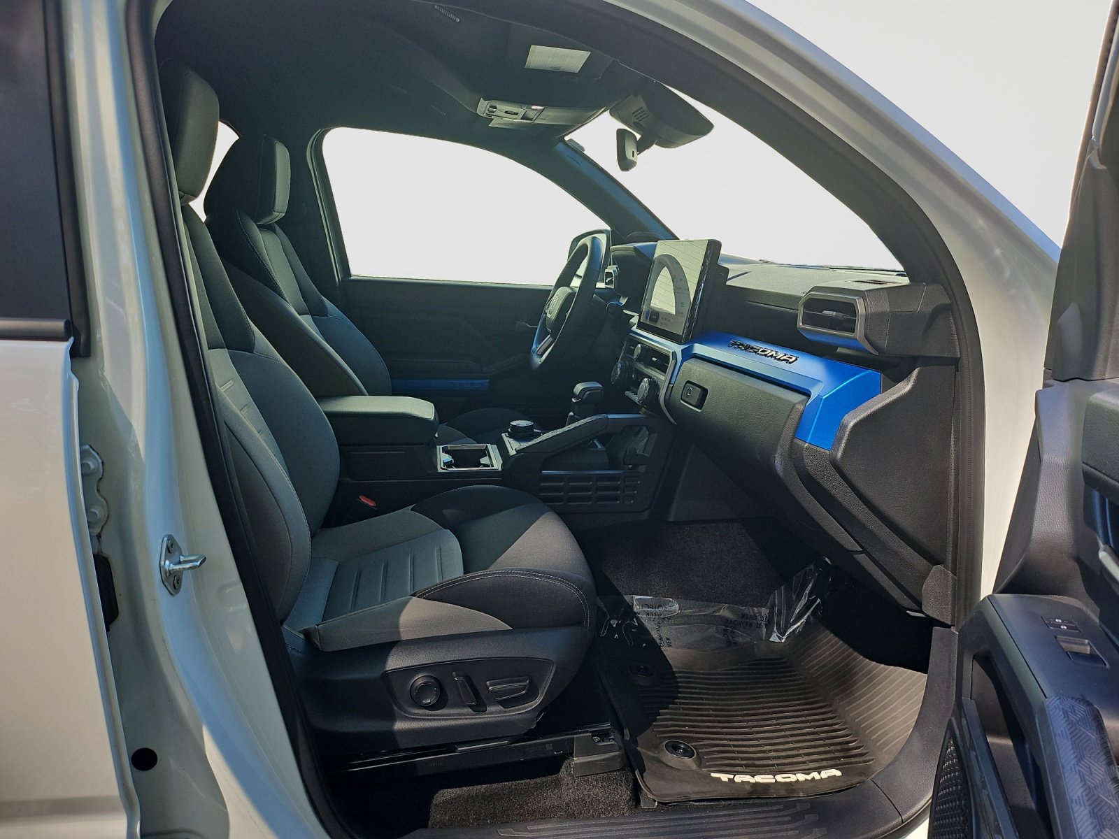 Used 2024 Toyota Tacoma TRD Sport w/ TRD Sport Upgrade Package AWD/4WD image 17