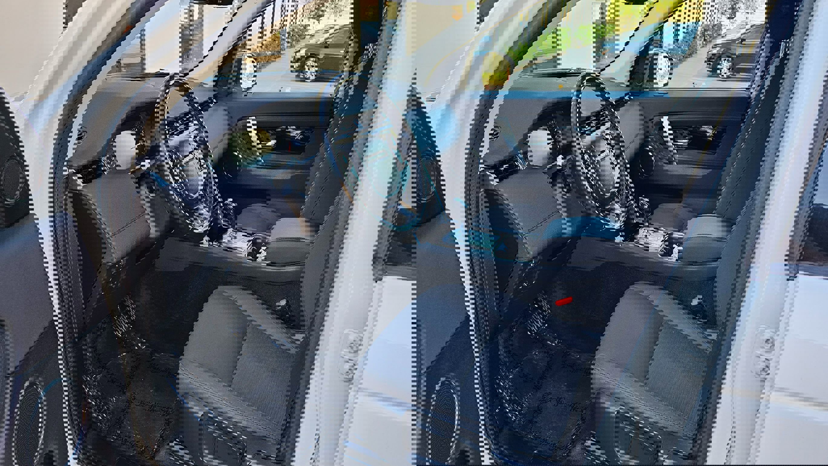 Used 2020 Land Rover Discovery Sport image 15