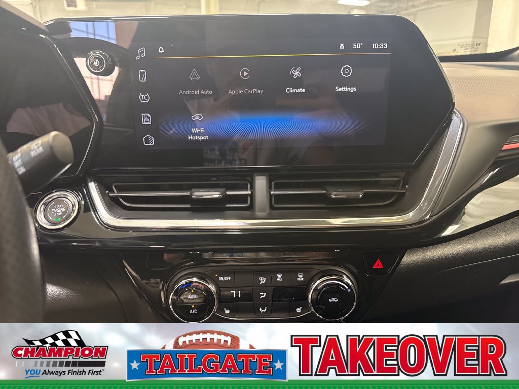 Used 2025 Chevrolet Trax RS w/ Sunroof Package FWD image 23