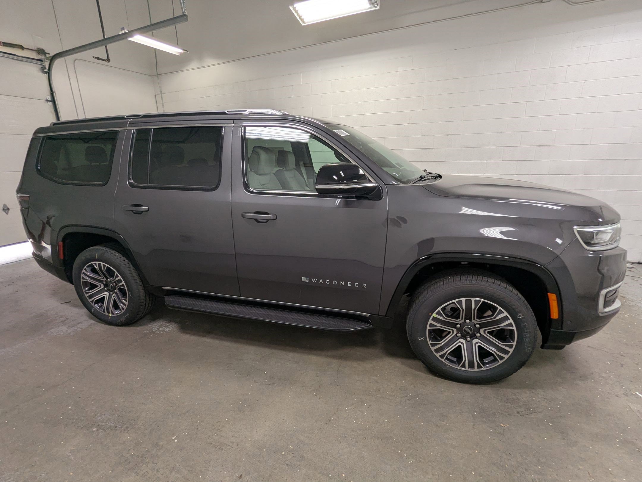 New 2025 Jeep Wagoneer Series II w/ 8-Passenger Seating Package image 2