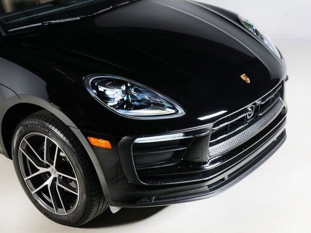 Certified 2025 Porsche Macan 2.0L I4 Turbo image 31