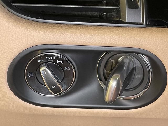 Certified 2020 Porsche Macan AWD/4WD image 40