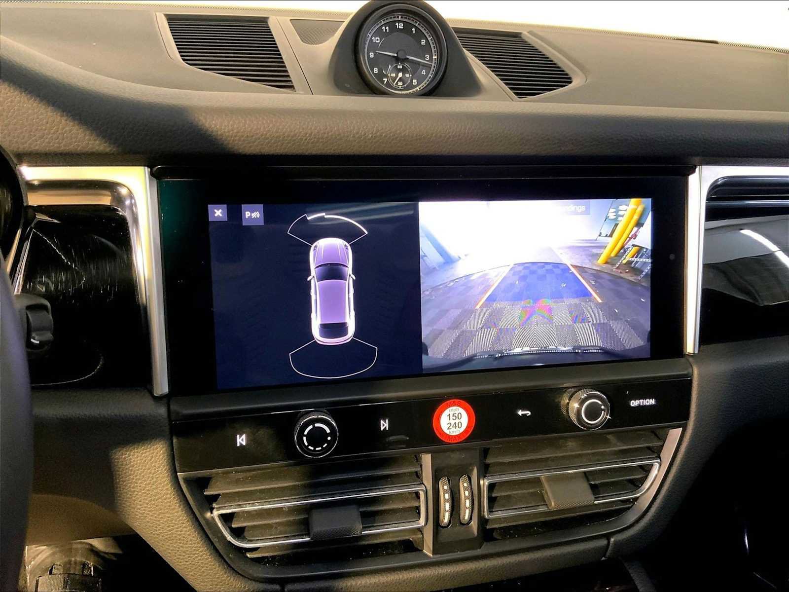 Certified 2024 Porsche Macan image 31