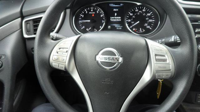 Used 2015 Nissan Rogue S image 28
