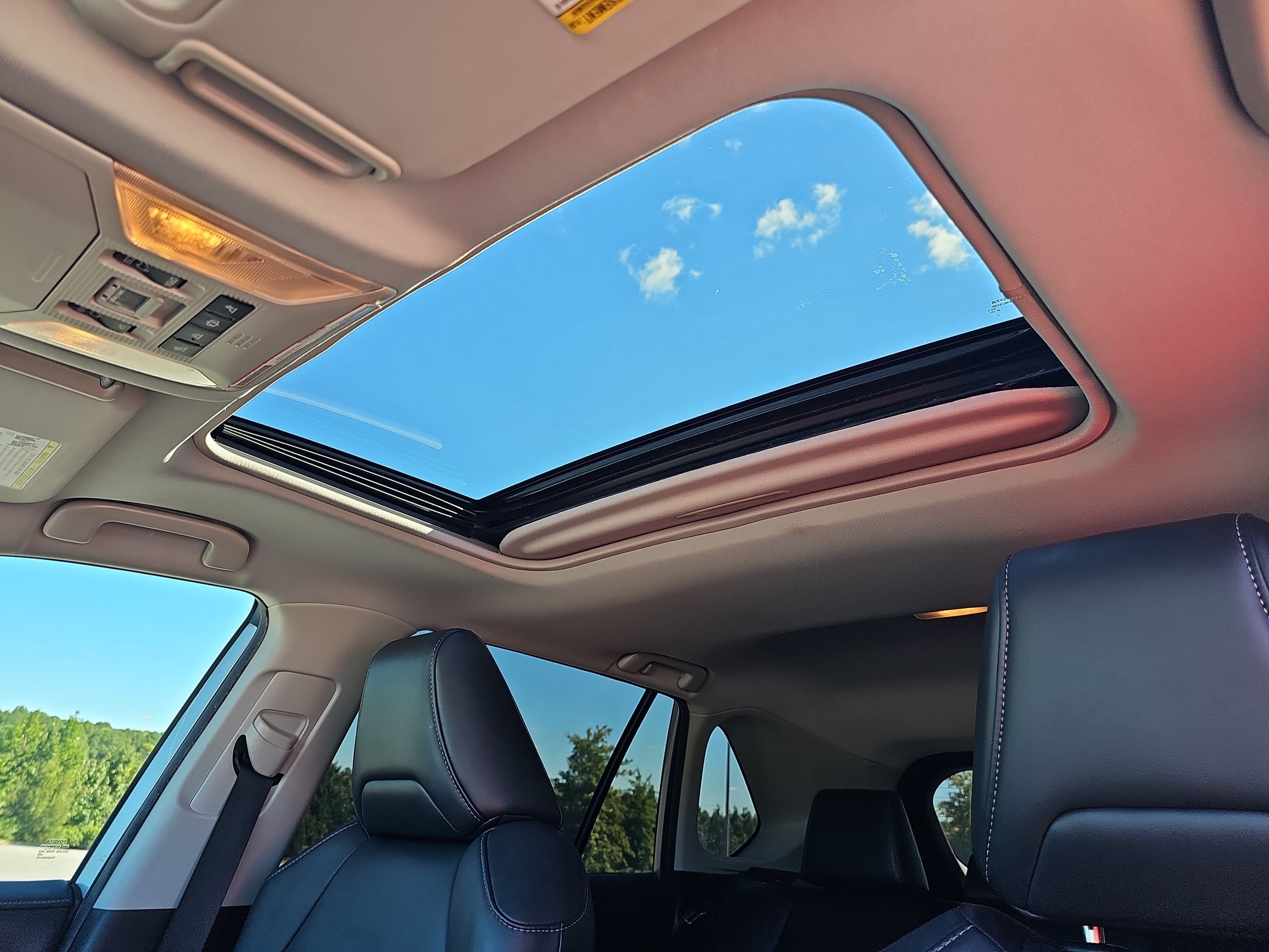 Used 2019 Toyota RAV4 Limited FWD image 31