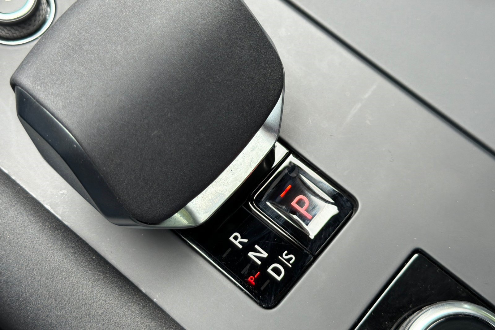 Certified 2025 Land Rover Discovery S AWD/4WD image 18