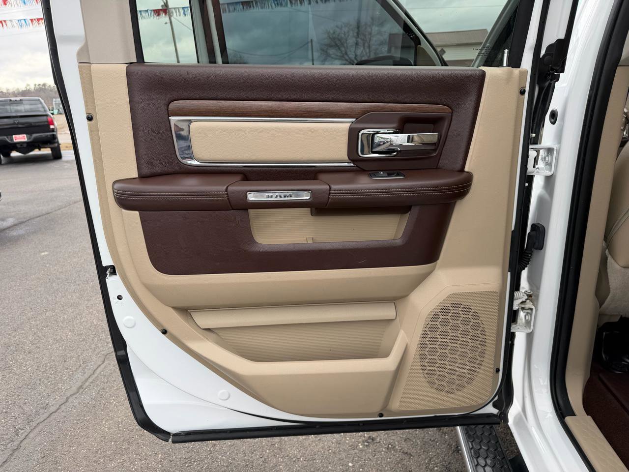 Used 2015 RAM 2500 Laramie w/ Convenience Group image 10