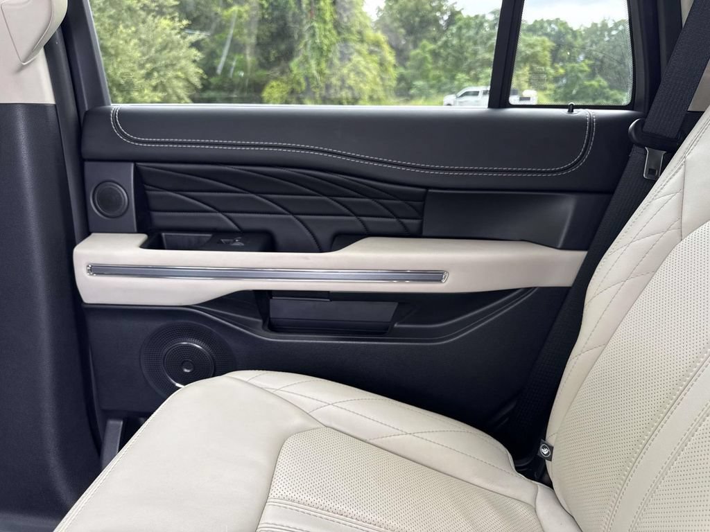 Used 2021 Ford Expedition Platinum AWD/4WD image 16