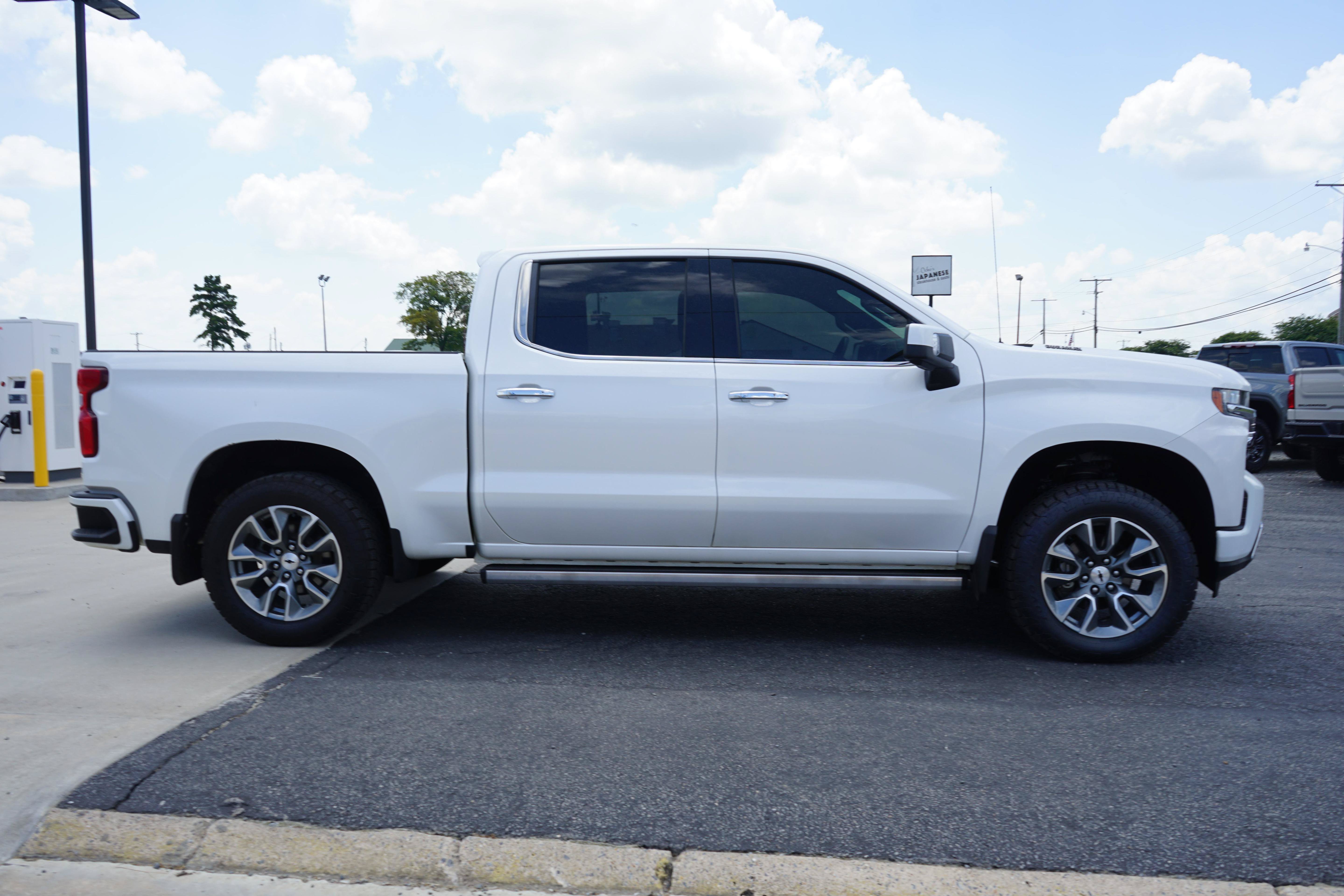 Used 2020 Chevrolet Silverado 1500 High Country w/ Technology Package AWD/4WD image 6