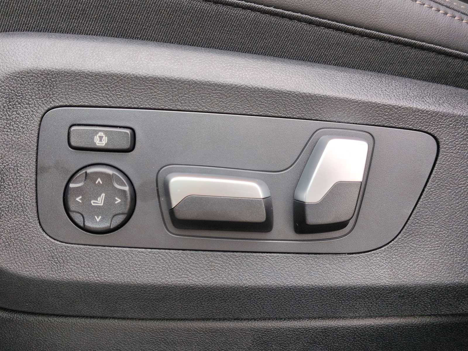 New 2026 BMW X6 xDrive40i w/ Premium Package image 18