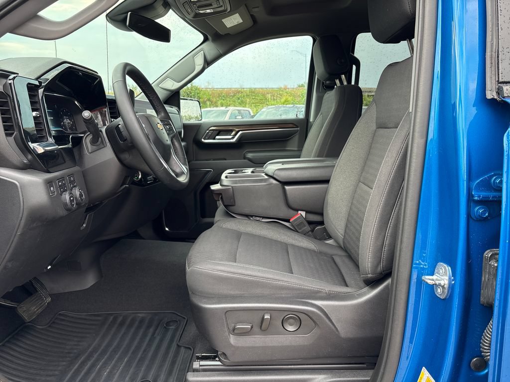 Used 2023 Chevrolet Silverado 1500 LT w/ Z71 Off-Road Package AWD/4WD image 12