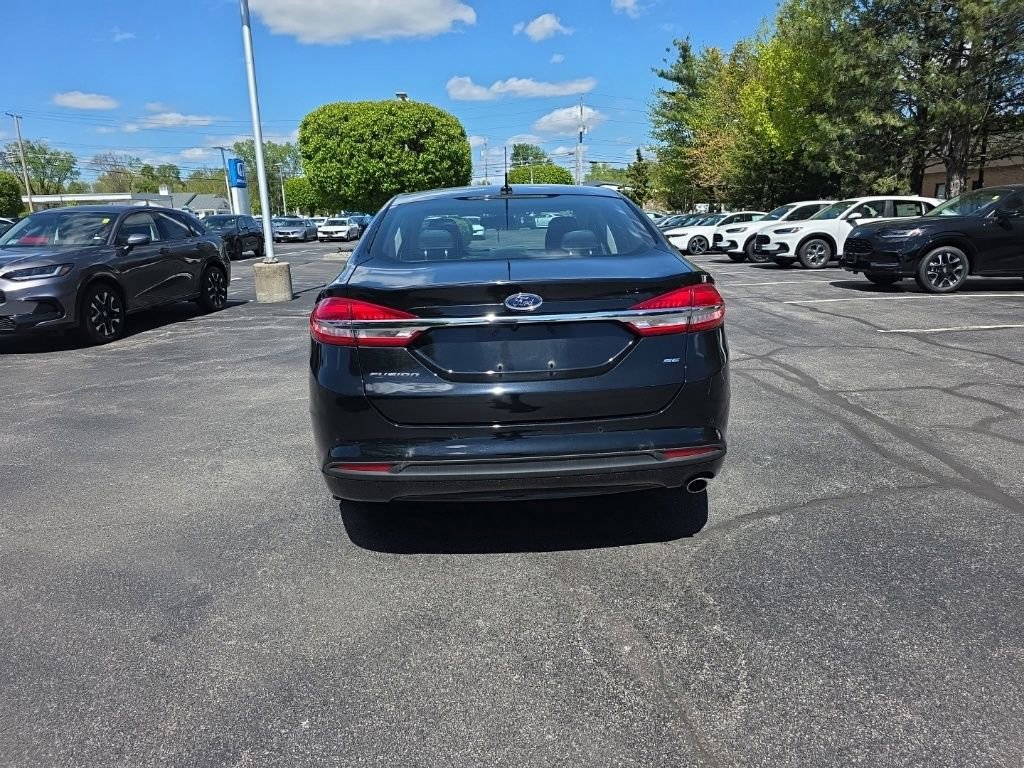 Used 2017 Ford Fusion SE w/ Fusion SE Technology Package FWD image 7