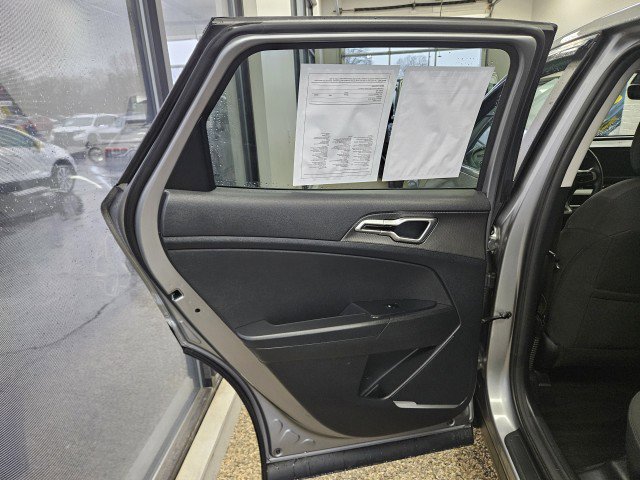 Used 2023 Kia Sportage LX image 17