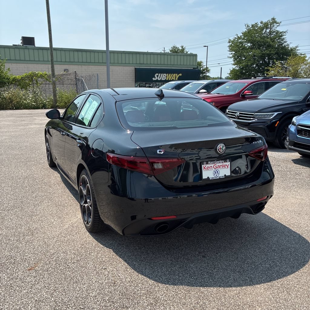 Used 2022 Alfa Romeo Giulia Veloce AWD/4WD image 22