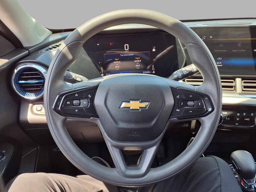Used 2025 Chevrolet Trax LT FWD image 15
