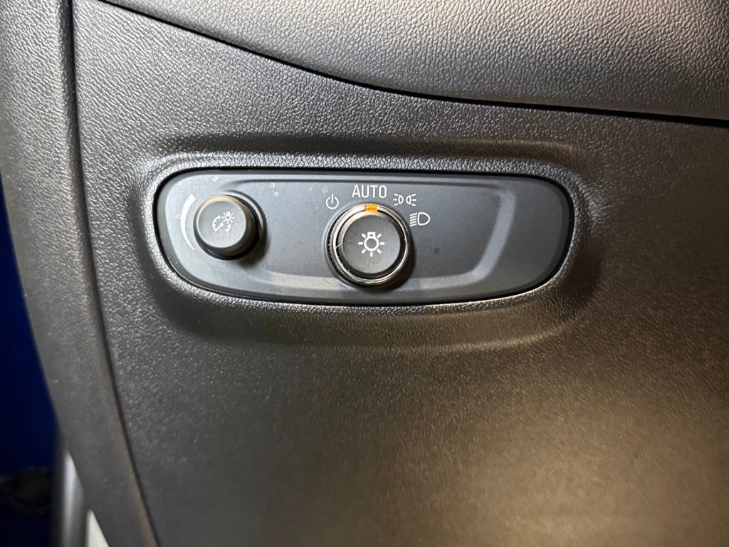 Used 2019 Chevrolet Equinox LS w/ LS Convenience Package AWD/4WD image 19
