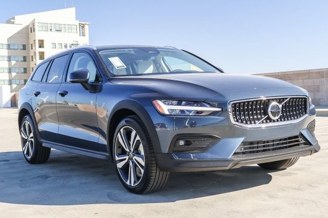 New 2026 Volvo V60 B5 Cross Country Plus w/ Climate Package image 3