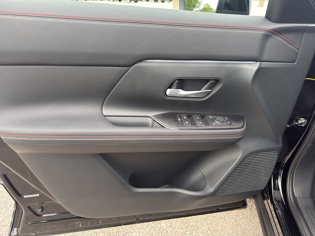Certified 2025 Nissan Kicks SR AWD/4WD image 13