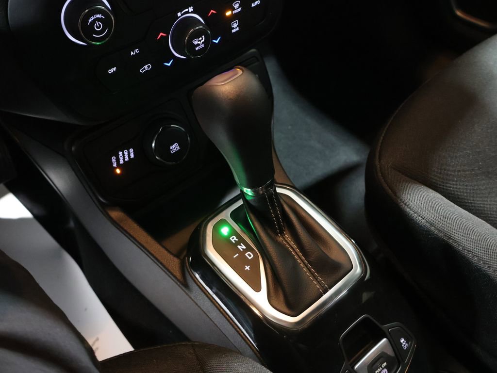 Used 2021 Jeep Renegade Latitude image 30