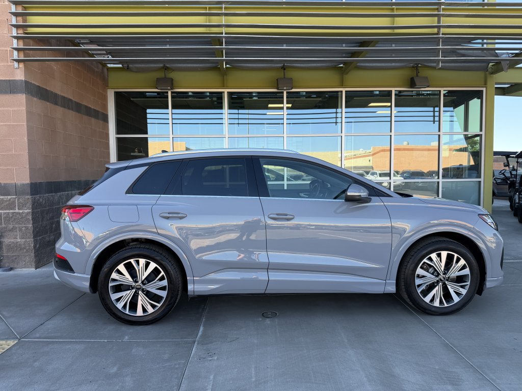 Used 2024 Audi Q4 e-tron Premium w/ Convenience Package image 9